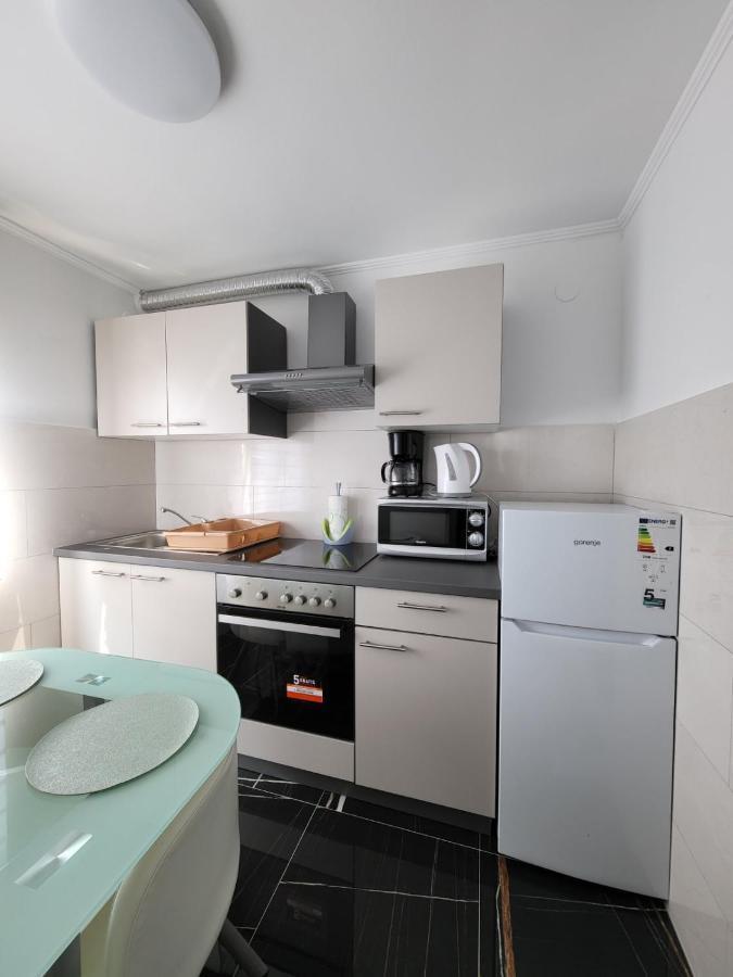Apartman Dora With Sea View And Terrace Umag Zewnętrze zdjęcie